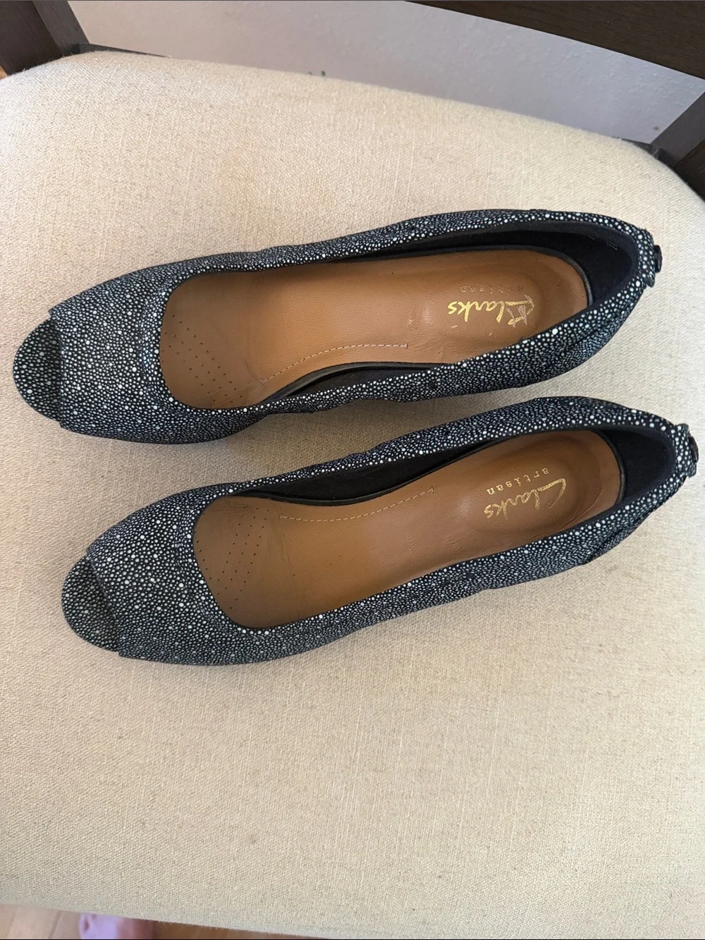 Clarks Women’s Speckled Dotted Peep-Toe Wedge Heels Black White Size 7